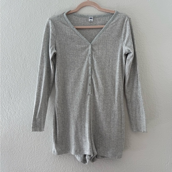 Old Navy Cozy Pointelle-Knit Romper Light Grey  V-neck Snap Buttons Size Small - Picture 2 of 11